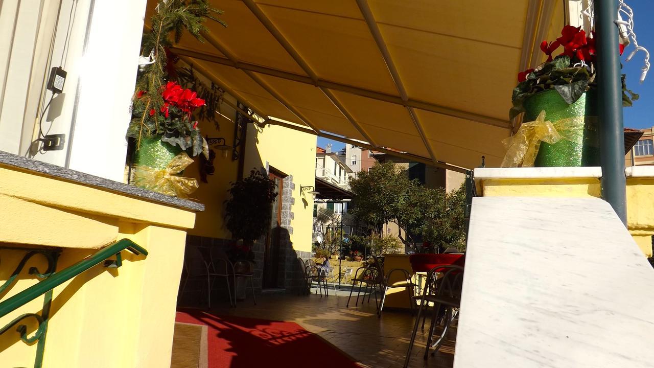 Hotel Azzurro Varazze Dış mekan fotoğraf